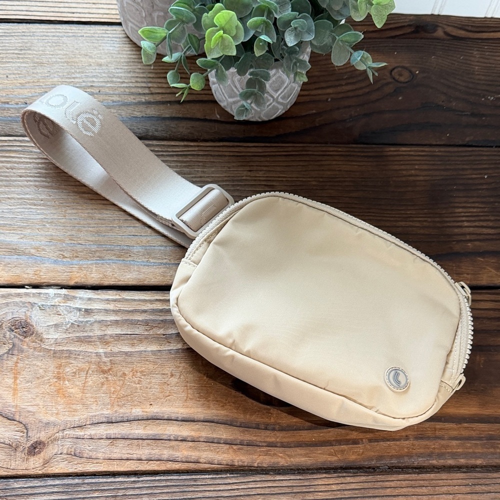 Like new Lole Jamie Tan Crossbody Belt Bag